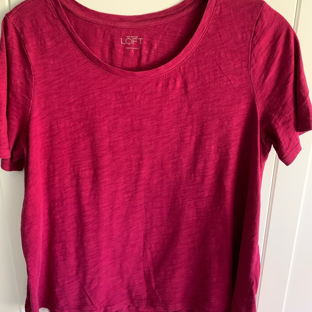 LOFT Hi/Lo Tee deep Raspberry color